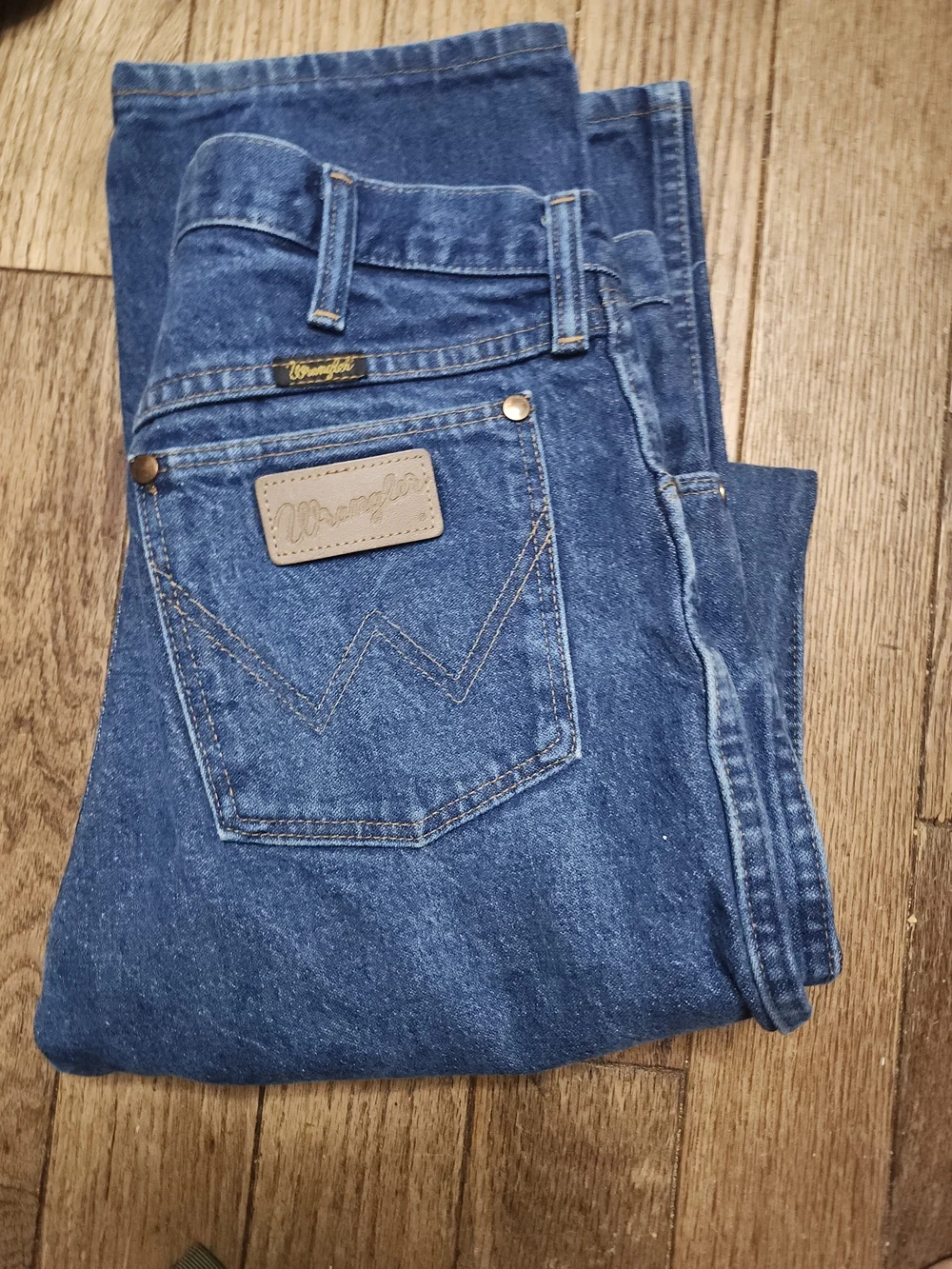 Wrangler Men’s Dark Blue Straight Jeans with Leather Patch